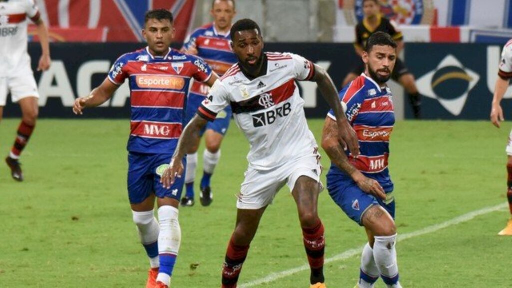 Caio Rocha/Framephoto - Gérson, do Flamengo, na partida contra o Fortaleza no Castelão