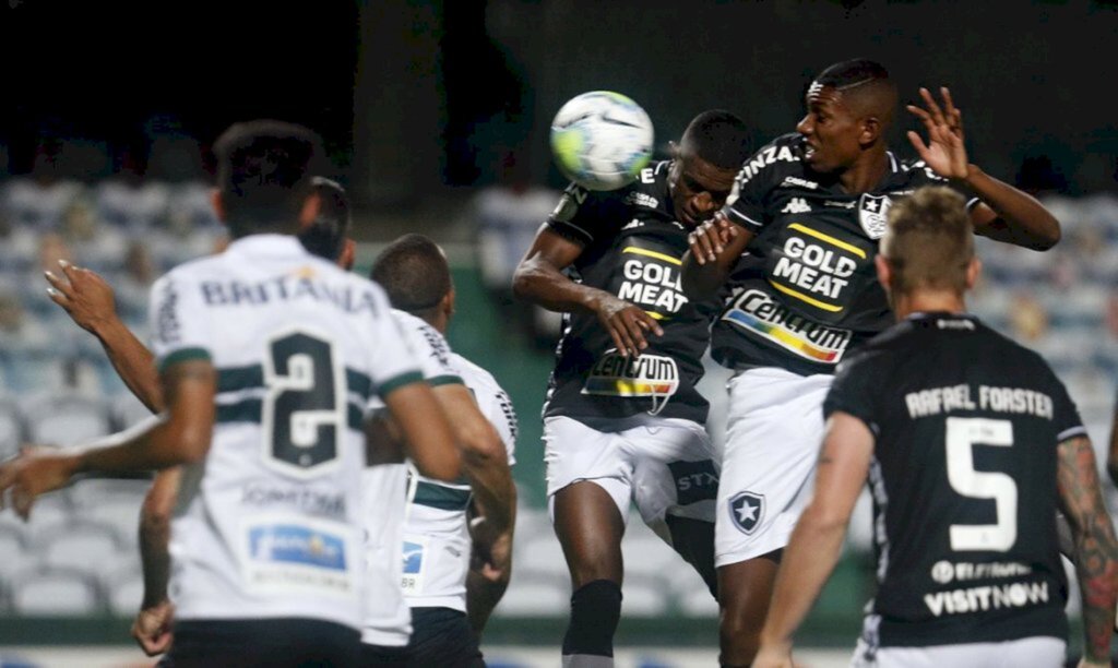 Série A: Botafogo vence Coritiba de virada no Couto Pereira