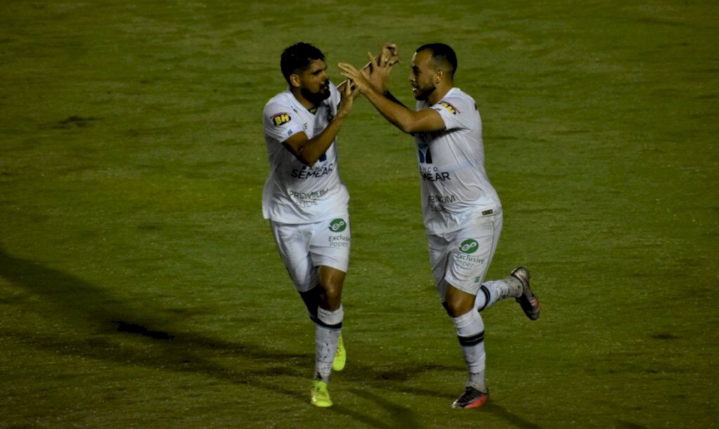 América-MG vence Figueirense e se aproxima da liderança da Série B