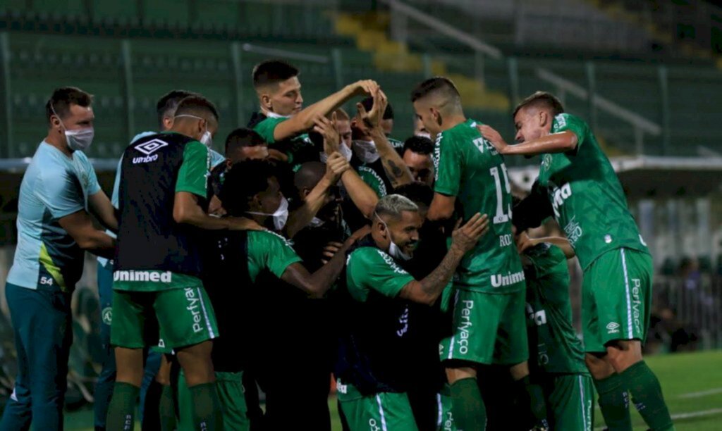 Série B: Chapecoense vence CRB por 3 a 2 na Arena Condá