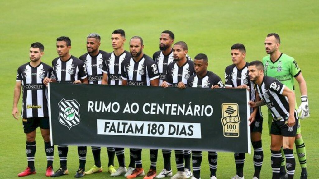 Cristiano Andujar/iShoot/Futura Press - Faixa do Figueirense sobre o centenário