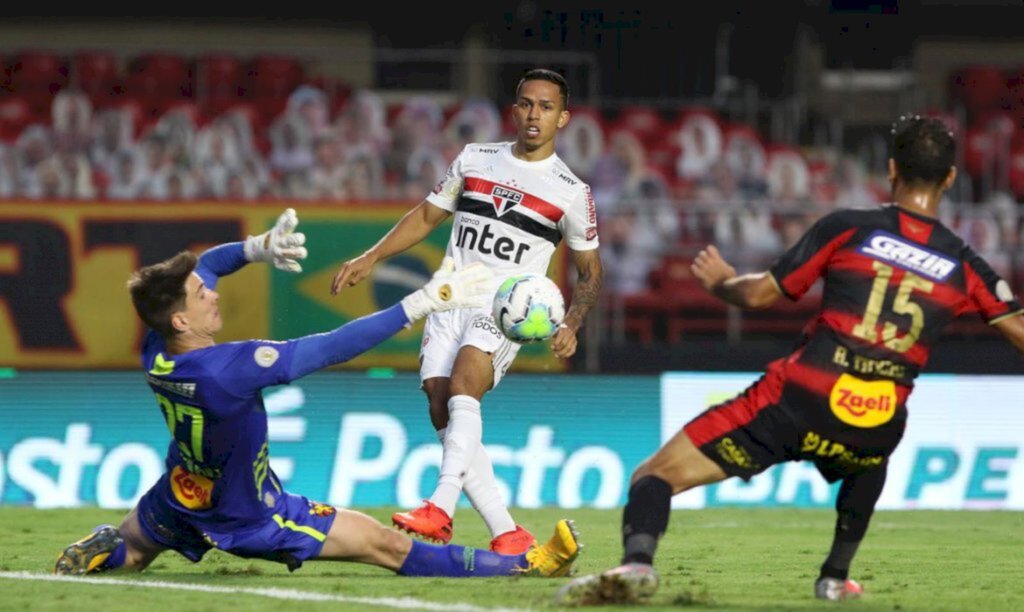 São Paulo vence o Sport e se mantém na liderança isolada da Série A