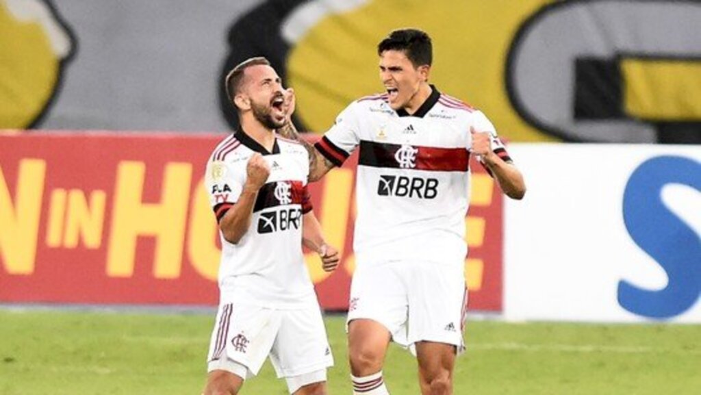 Flamengo vence Botafogo