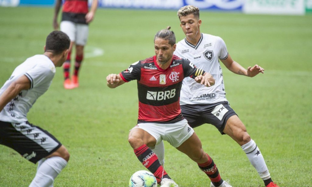 Botafogo e Flamengo fazem clássico no Brasileirão