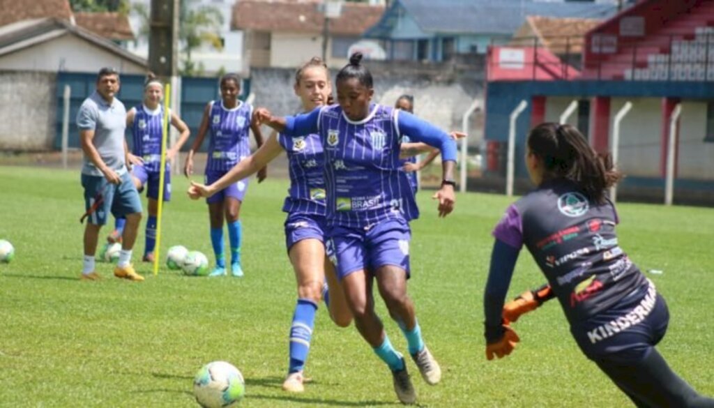 Andrielli Zambonin / Avaí/Kindermann - Atletas foram bastante exigidas no treinamento de sexta