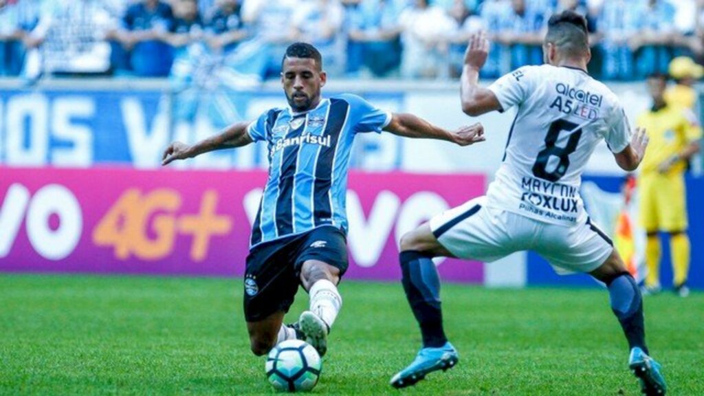 Cássio pega pênalti, e Corinthians bate o Grêmio em 'final' na Arena