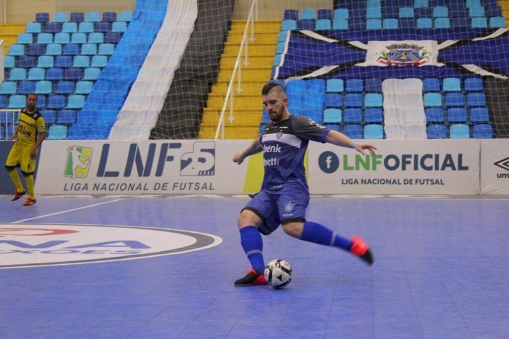 Tubarão conquista vaga para semifinal da Liga Nacional de Futsal