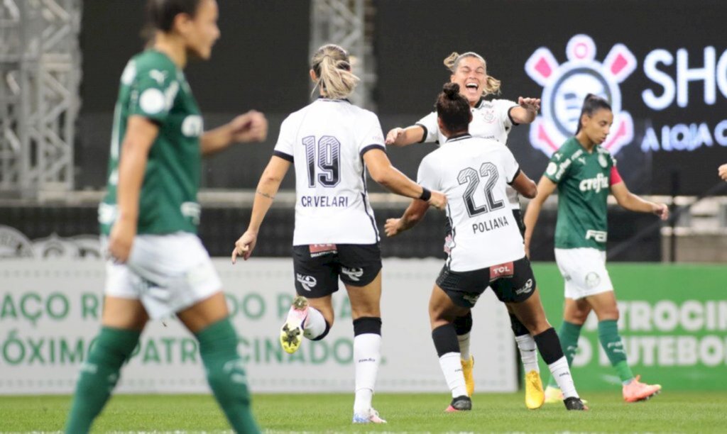 Corinthians vence Palmeiras e volta à decisão do Brasileiro Feminino