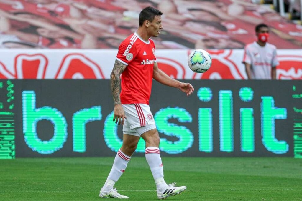  - Damían Musto jogador do Internacional durante partida contra o Coritiba no estádio Beira-Rio pelo campeonato Brasileiro A 2020