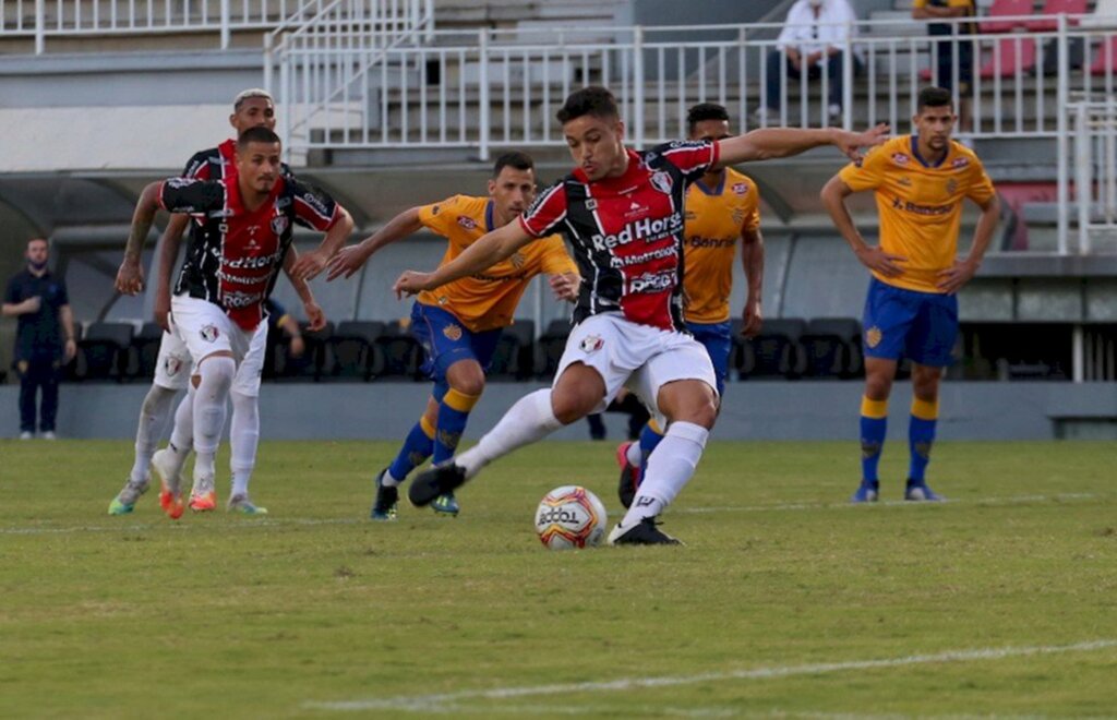 Joinville e Pelotas empatam sem gols