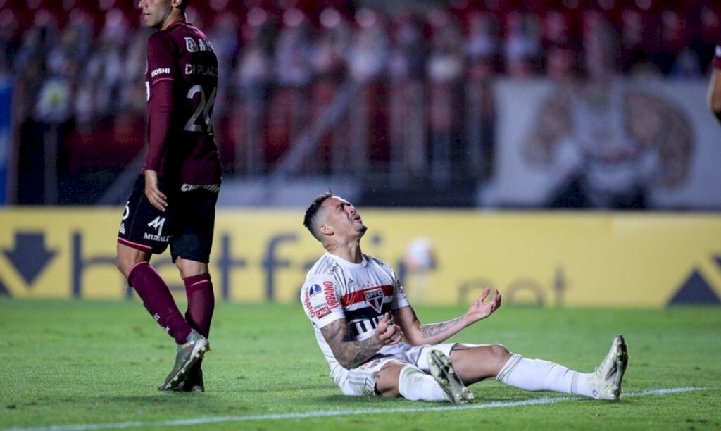 São Paulo bate Lanús mas cai na Sul-Americana