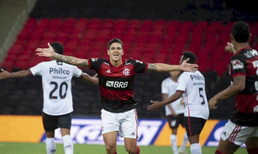 Flamengo bate Athletico e prossegue na Copa do Brasil