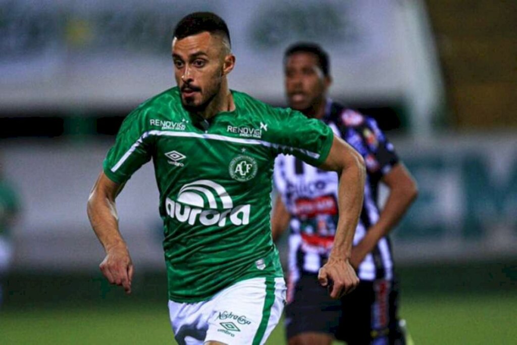 Chapecoense vence Operário-PR e se mantém na liderança da Série B