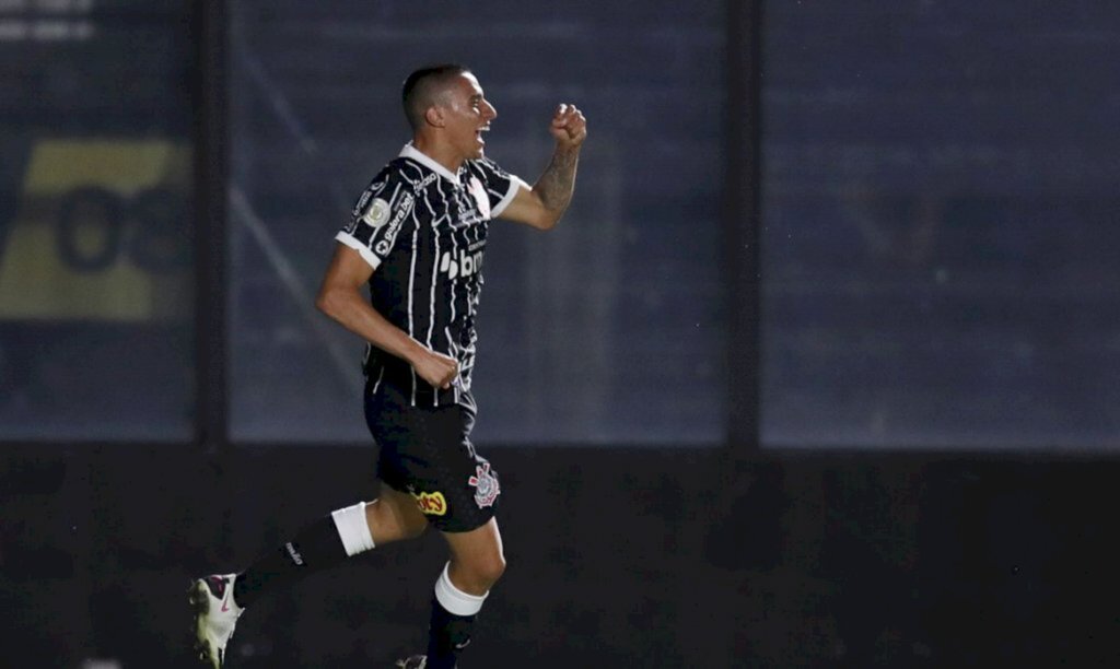 Corinthians vence Vasco e mantém invencibilidade de 10 anos