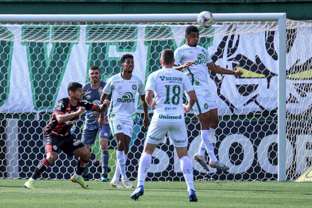 Chapecoense fica apenas no empate com o Vitória pela Série B