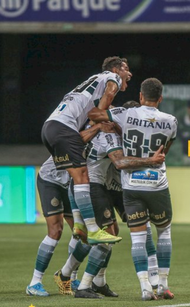 Coritiba vence Palmeiras por 3 a 1 em pleno Allianz Parque