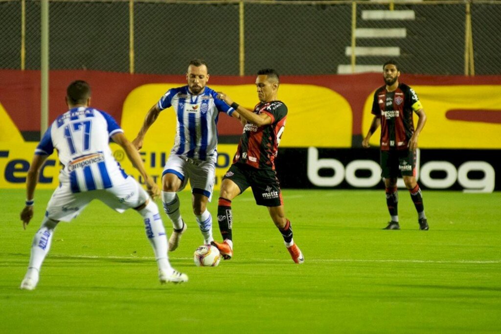 CSA chega a três vitórias seguidas na Série B