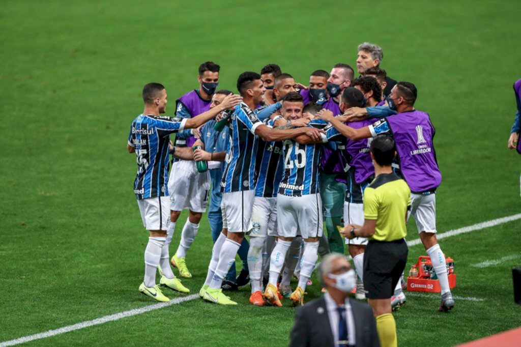 Grêmio vence o Universidad Católica por 2 a 0