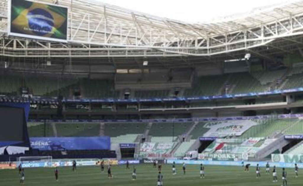 Flamengo e Palmeiras já estão em campo.