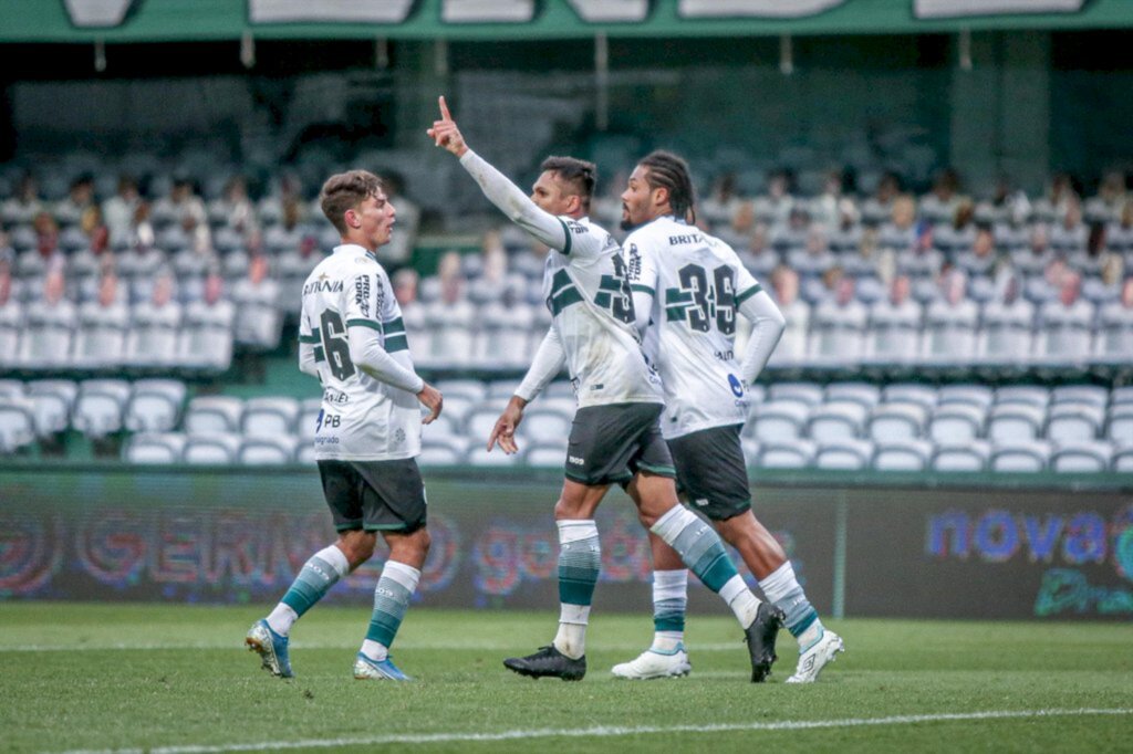 Coritiba vence o Vasco no Couto Pereira e soma três pontos