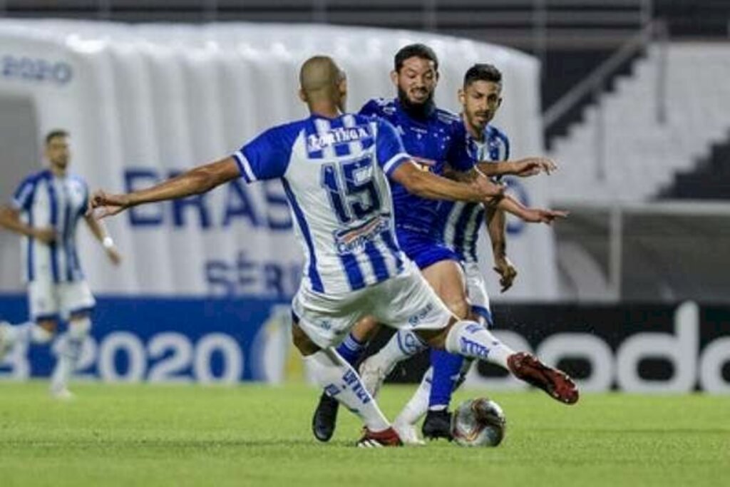 (Bruno Haddad/Cruzeiro) - O Cruzeiro teve uma noite de muitas dificudades em Maceió, contra o CSA e foi derrotado mais uma vez