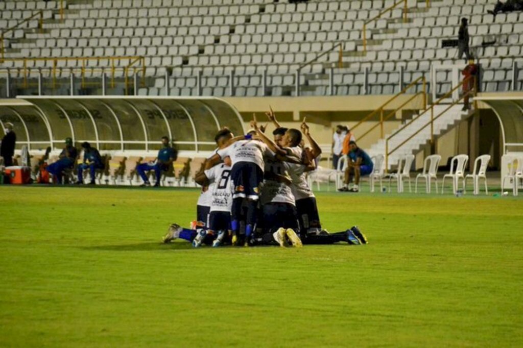 Confiança derrota Guarani por 1 a 0 e deixa Bugre perto do Z4