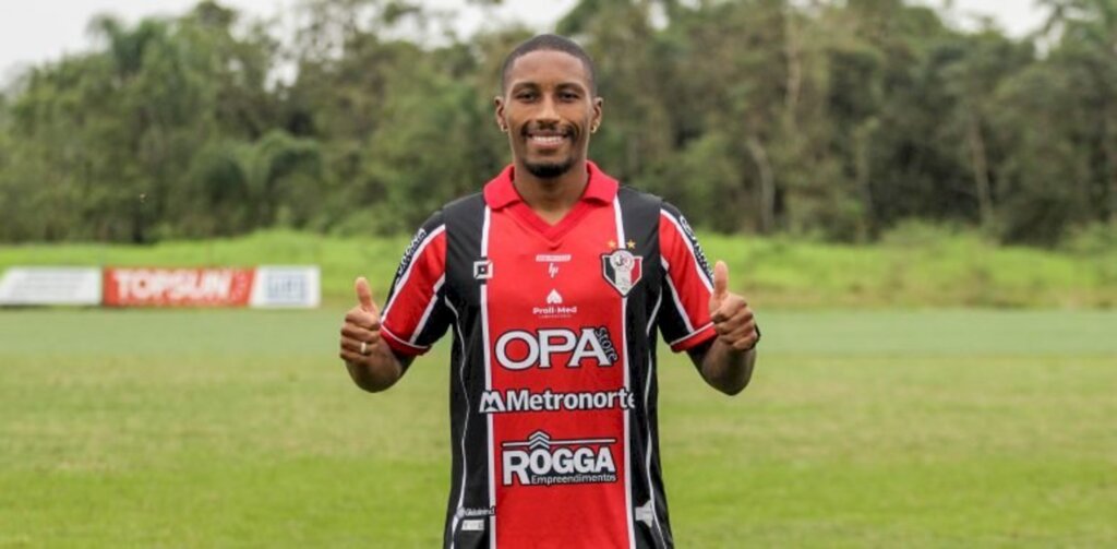 Atacante Gustavinho acerta com o JEC pelo restante da temporada