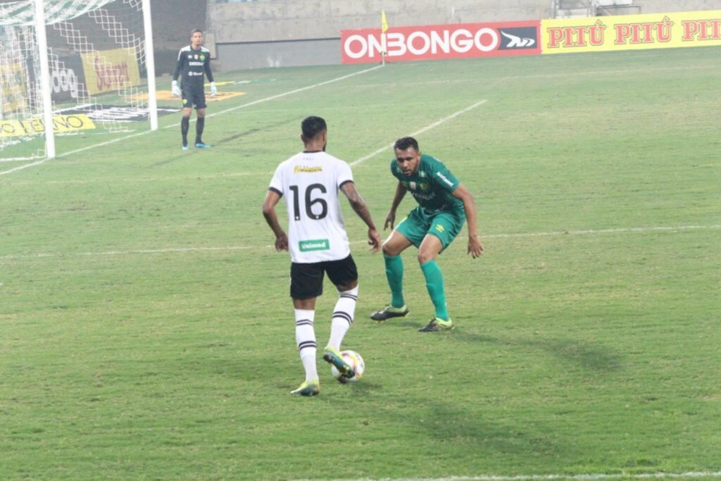 Figueirense e Cuiabá empatam em jogo sem gols