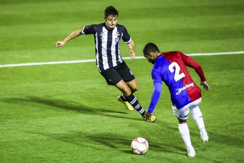 Paraná Clube venceu do Figueirense, por 1 a 0