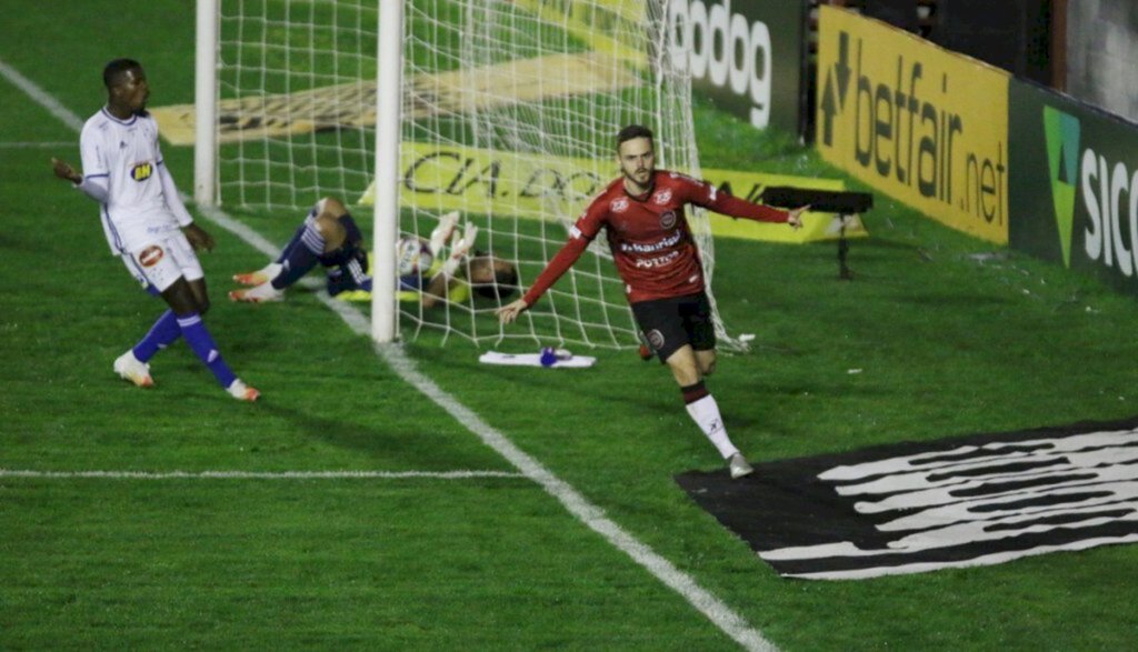 Grêmio Esportivo Brasil, vence Cruzeiro