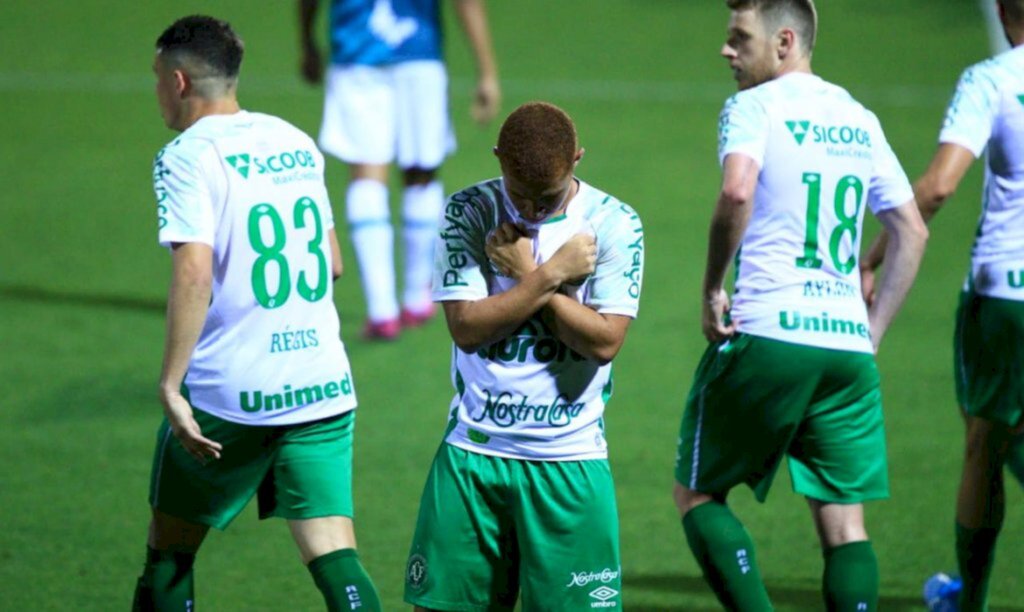 Chapecoense vence Juventude e sobe para terceira posição da série B