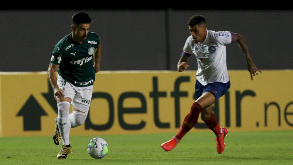 Palmeiras sai na frente diante do Bahia, mas sofre empate no último minuto