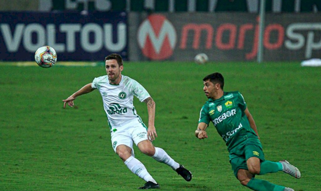 Cuiabá vence Chapecoense de virada