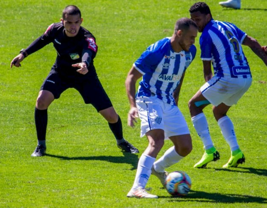 Avai enfrenta Oeste na Arena Barueiri