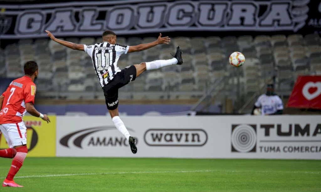 Gol nos acréscimos põe Galo à frente da Tombense na final do Mineiro