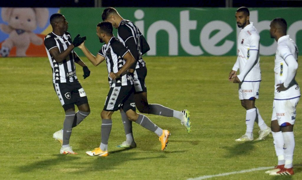 Botafogo vence Paraná fora de casa e avança na Copa do Brasil