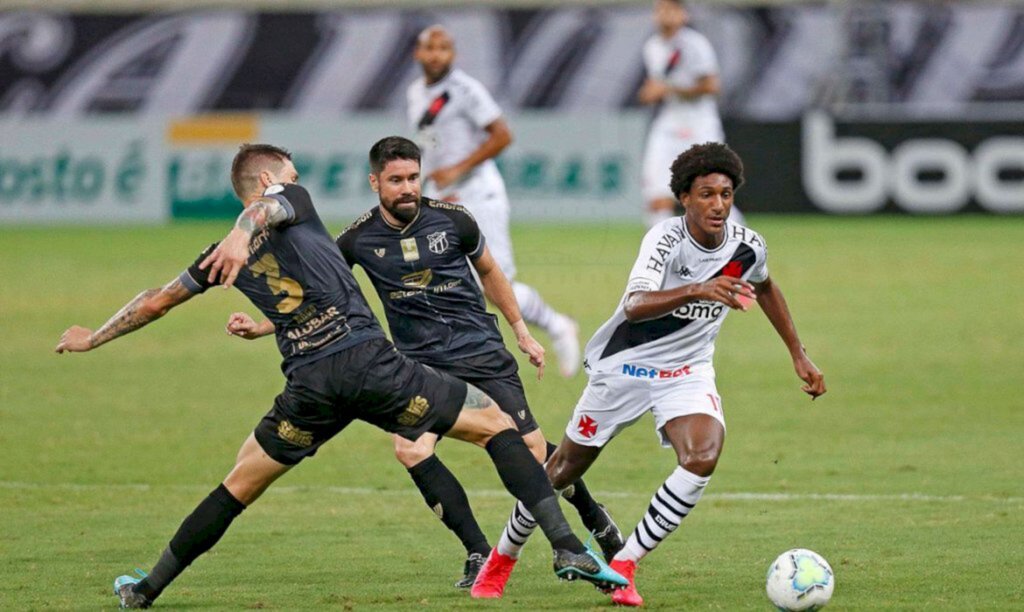 Vasco vence Ceará e vai à liderança do Brasileirão