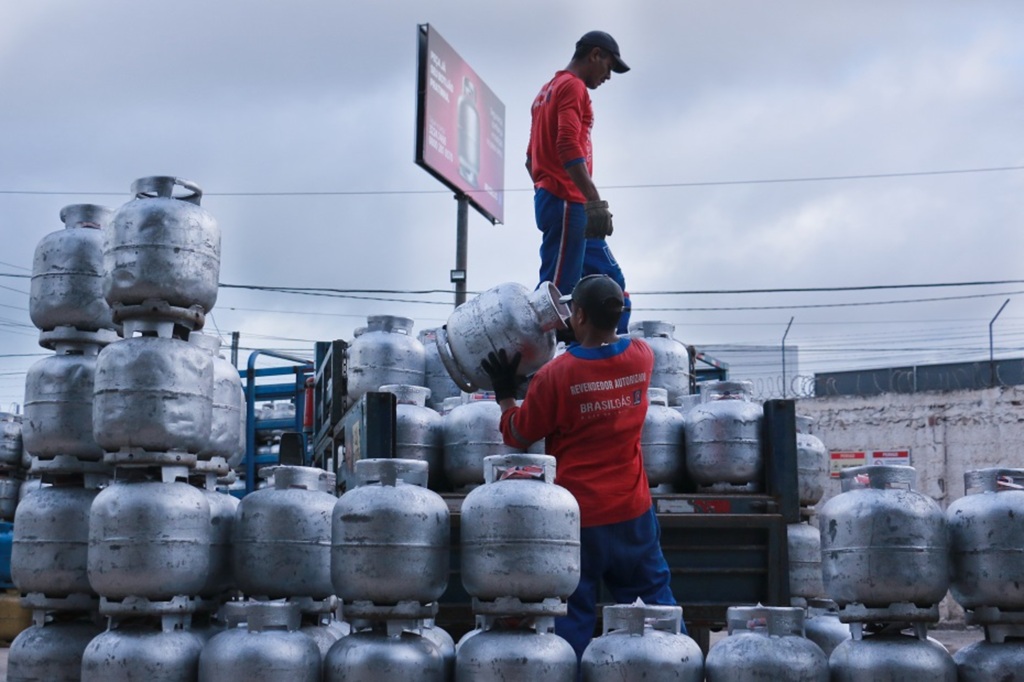 (Foto: Julya Caminha/Folha de Pernambuco) - Petrobras reduz preço do gás de cozinha pago pelas distribuidoras