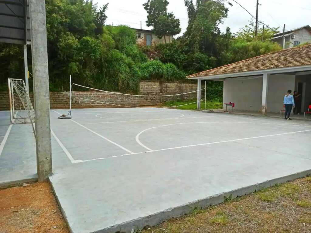 Prefeitura de Imaruí realiza reforma em quadra da escola Portinho Bittencourt