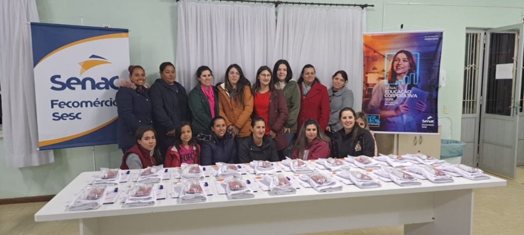 Bocainenes concluem curso de manicure e pedicure