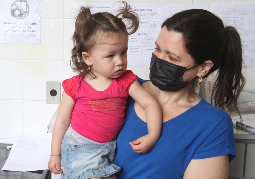 Frustração no primeiro dia de vacina para bebês
