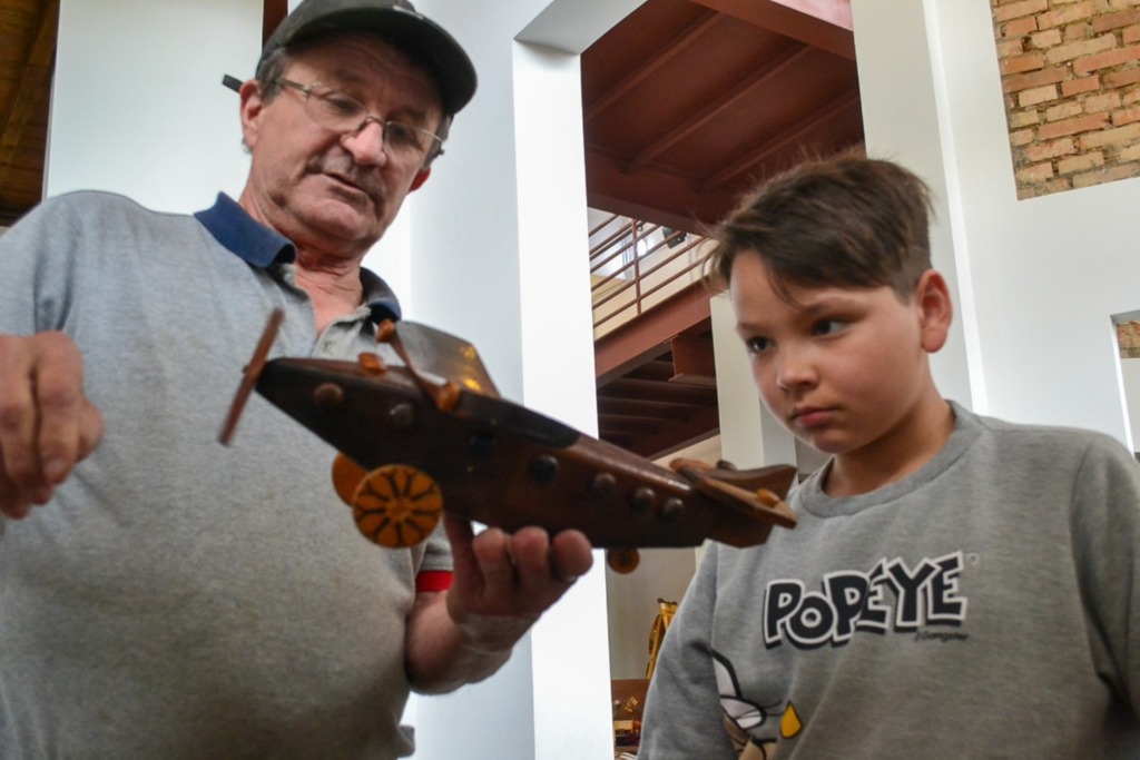 A história da evolução da tecnologia em miniaturas feitas em madeira