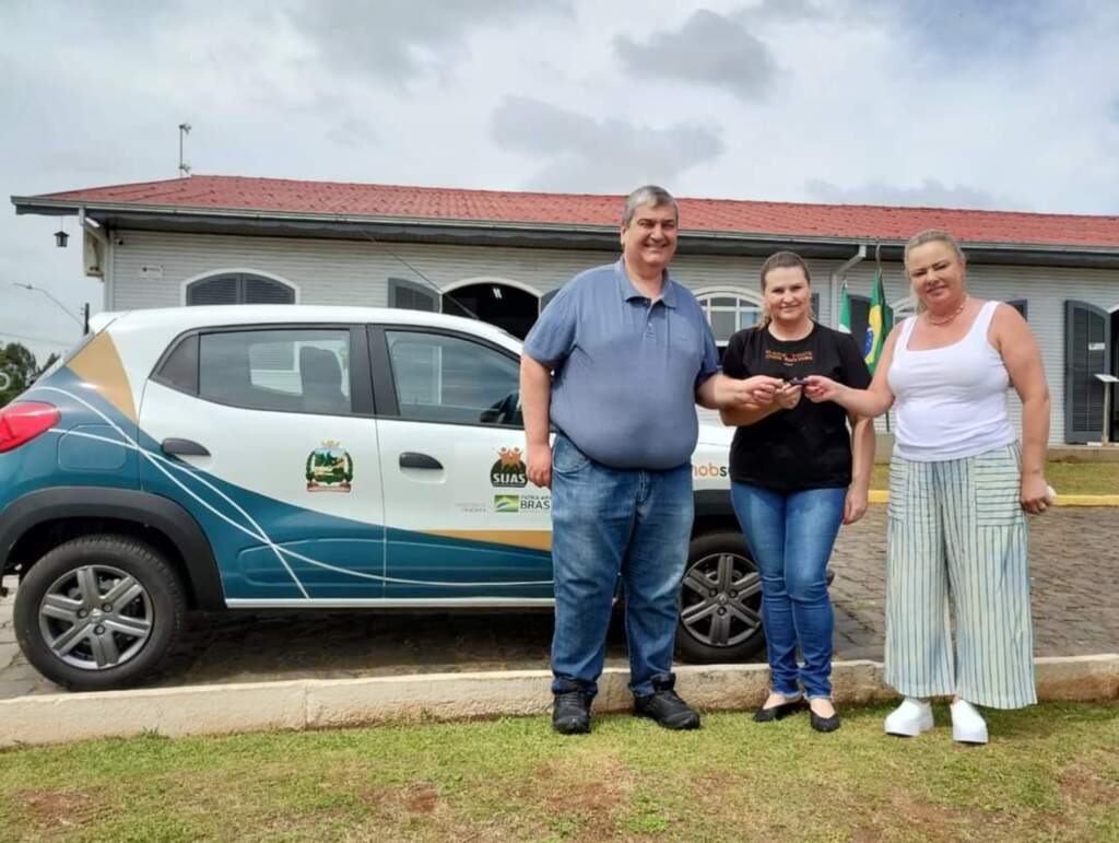 Assistência Social de Irineópolis recebe novo veículo