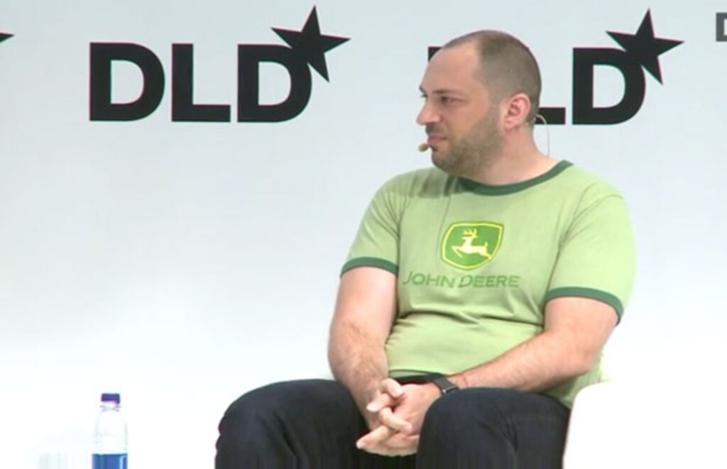 Divulgação/DLD - Jan Koum, criador do WhatsApp, durante conferência em Munique, na Alemanha.