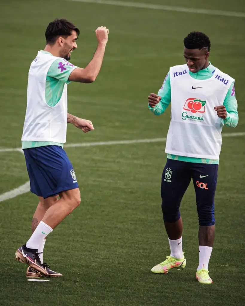  - Lucas Paquetá e Vini Junior serão titulares da seleção brasileira contra a Sérvia — Foto: Pedro Vale / Ligth Press