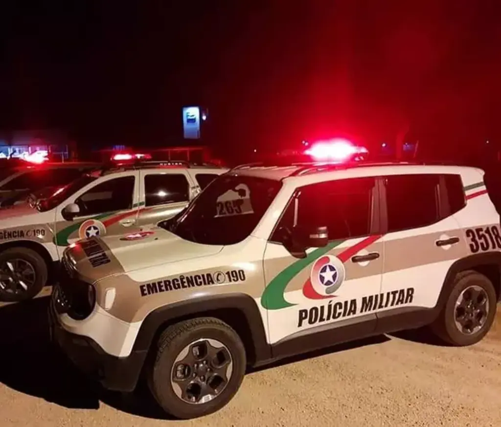 PM apreende veículo e materiais de furto no Morro do Mirim