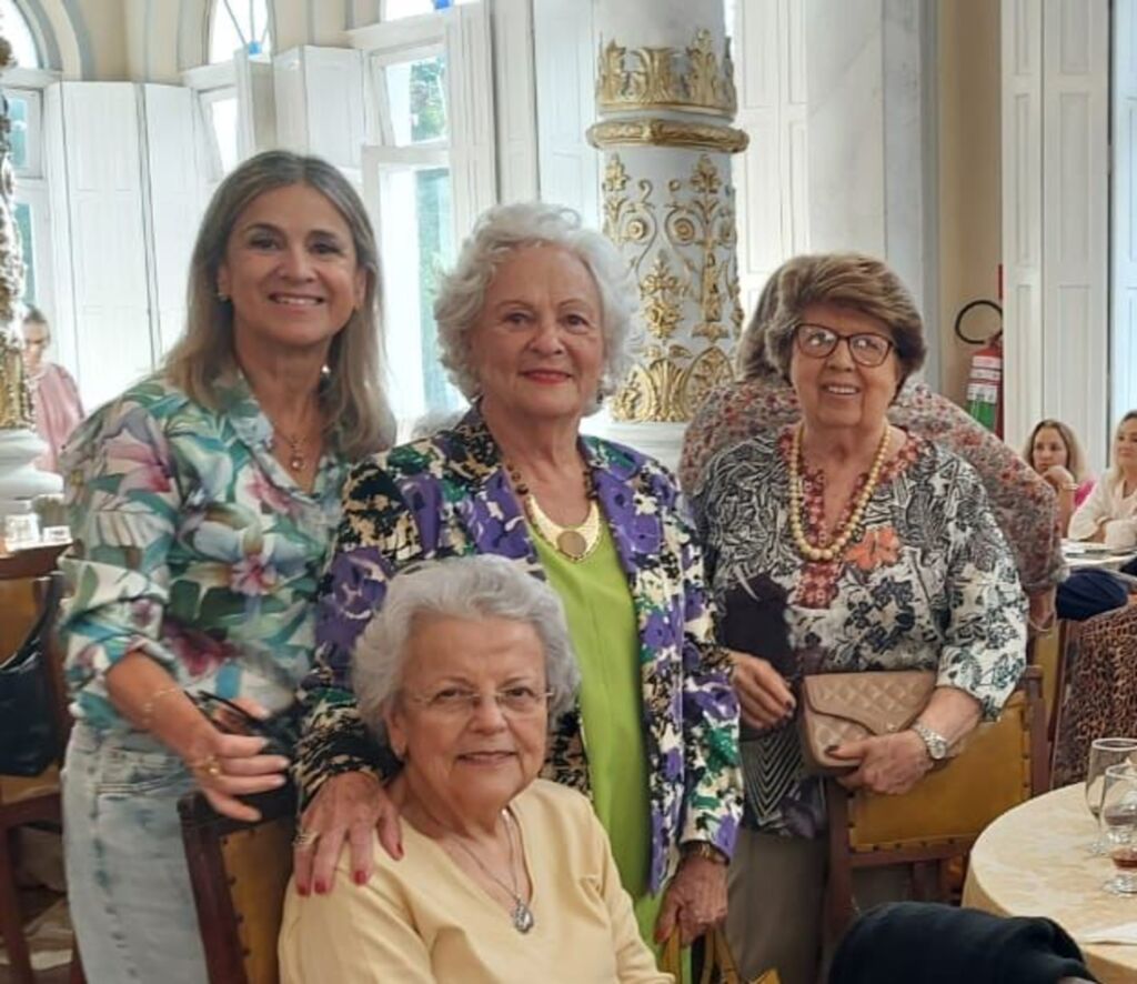 - Rita Medina, Maria Júlia Horta, Maria Lucia Dias e Rosa Maria Moreira na alegre tarde benemerente do Instituto São Benedito, no Clube Caixeral