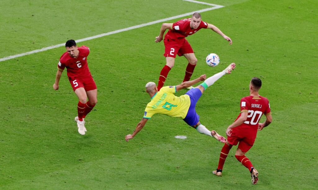 Richarlison decide e Brasil vence a Sérvia em jogo de estreia na Copa do Mundo