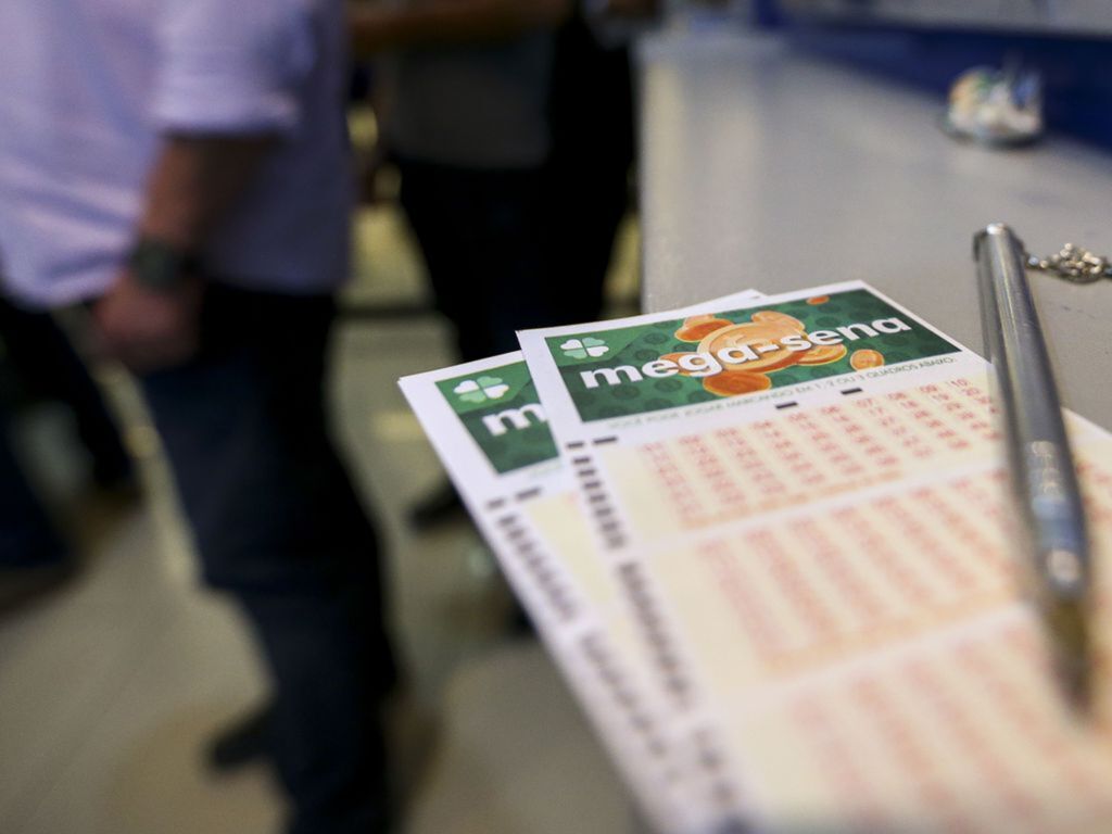 Mega-Sena acumula e sorteia R$ 65 milhões na quarta-feir