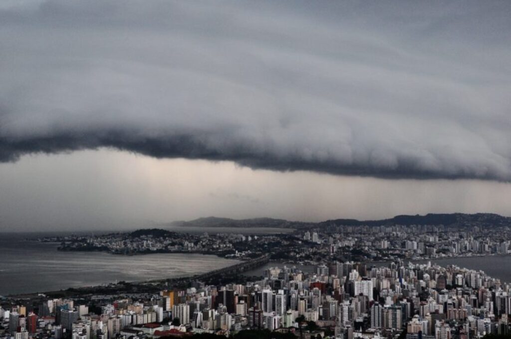 SC deve se preparar para dias de chuva intensa